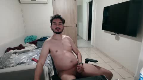 luis_flr online show from February 2025 01:38:01 PM