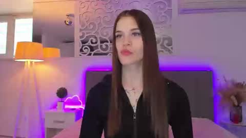 Snapshot of luisaclover chatting on February 2026 01:45:01 PM LuisaClover online show from February 2026 01:45:01 PM