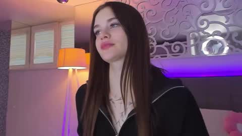 Snapshot of luisaclover chatting on February 2026 01:54:01 PM LuisaClover online show from February 2026 01:54:01 PM