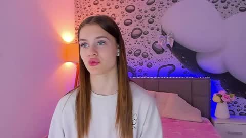 LuisaClover online show from May 2026 12:45:02 PM