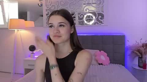 Snapshot of luisaclover chatting on June 2026 12:20:02 PM LuisaClover online show from June 2026 12:20:02 PM