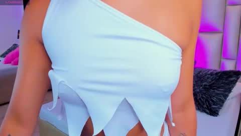 Snapshot of luisajonnes_ chatting on October 2025 03:35:02 PM Luisa online show from October 2025 03:35:02 PM