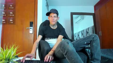 Snapshot of lujuriau_u chatting on October 2025 03:03:02 AM lujuriau_u online show from October 2025 03:03:02 AM