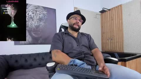 Snapshot of luke__09 chatting on February 2025 11:38:02 AM LUKE online show from February 2025 11:38:02 AM