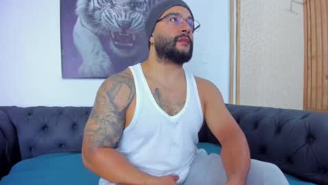 Snapshot of luke__09 chatting on February 2025 11:47:02 AM LUKE online show from February 2025 11:47:02 AM