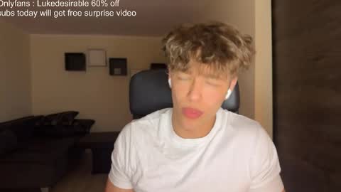 Snapshot of lukedesirable chatting on April 2026 07:05:01 PM lukedesirable online show from April 2026 07:05:01 PM