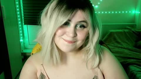 lulovia online show from April 2026 10:18:01 PM