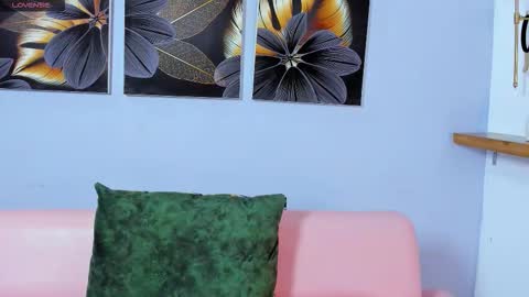 Snapshot of lulu__cute chatting on October 2025 10:12:02 PM LuLu online show from October 2025 10:12:02 PM