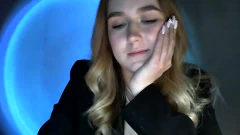 Snapshot of lulu_baby1 chatting on February 2025 10:33:01 PM Lulu Baby18 online show from February 2025 10:33:01 PM