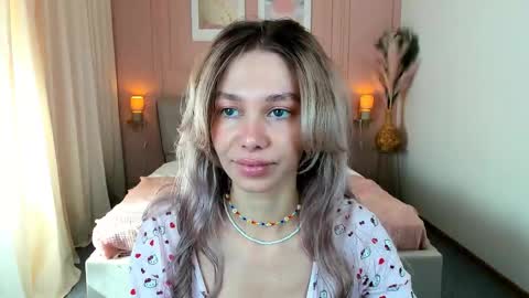 Snapshot of lulualise chatting on April 2026 12:58:01 PM Alise online show from April 2026 12:58:01 PM