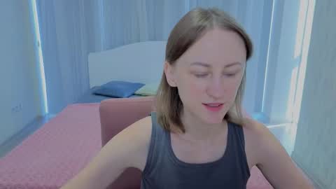 Snapshot of luluchiiii chatting on September 2025 09:32:02 AM Lily online show from September 2025 09:32:02 AM