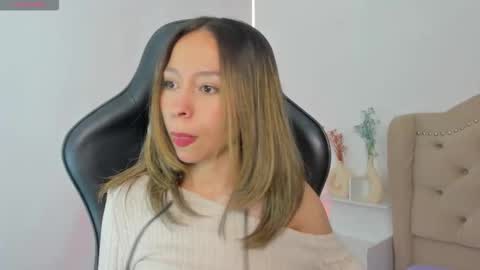 luluuberry online show from November 2025 12:37:02 PM