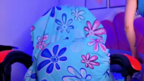 Snapshot of luly_blue chatting on June 2026 05:42:02 AM Luly online show from June 2026 05:42:02 AM