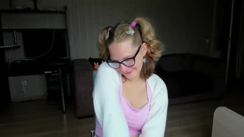Snapshot of lumi_bloomi chatting on October 2025 05:16:01 AM Lumi online show from October 2025 05:16:01 AM