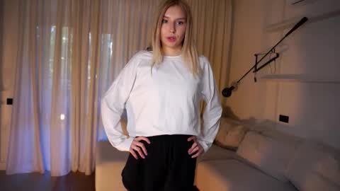 Snapshot of luminousalice chatting on September 2025 01:32:01 PM Alice online show from September 2025 01:32:01 PM