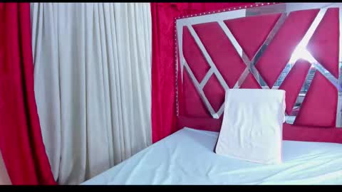 Luna  online show from October 2025 12:08:01 AM