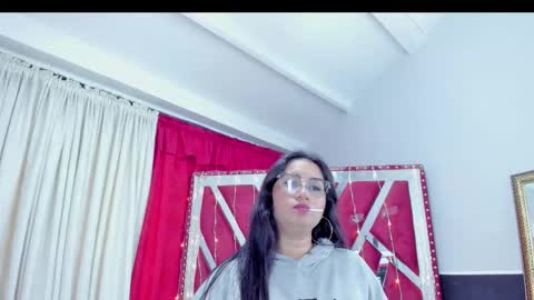 Luna  online show from November 2025 12:05:02 PM