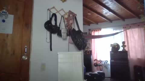 Luna online show from November 2025 08:20:01 PM