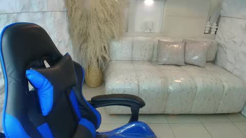 Luna online show from September 2025 08:32:02 PM