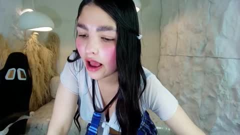 Luna online show from October 2025 08:40:02 PM