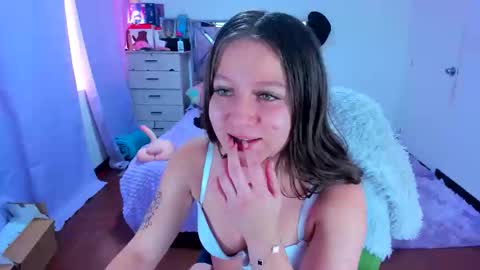 luna_analya online show from October 2025 01:40:02 PM