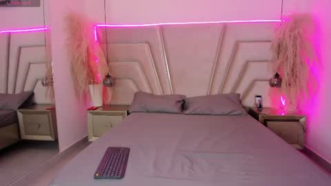 luna_and_axell online show from June 2026 11:32:02 AM
