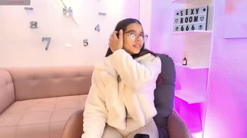 Luna And Titan  online show from February 2026 03:33:01 AM