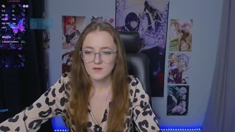 luna_berryy online show from December 2024 08:43:01 PM