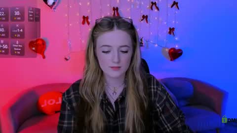 luna_berryy online show from April 2026 07:18:02 PM