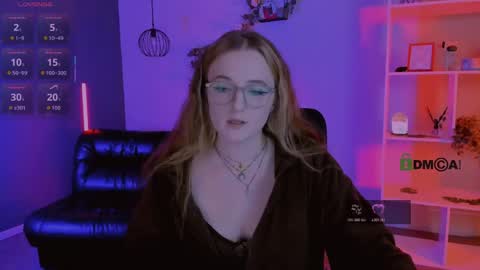 luna_berryy online show from April 2026 07:17:02 PM