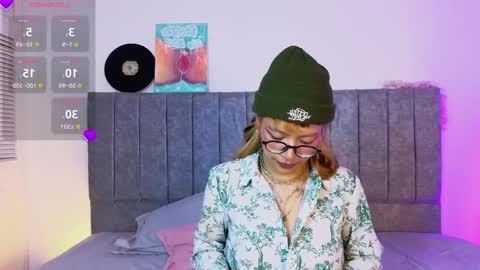 luna_blooms online show from April 2026 11:47:02 AM