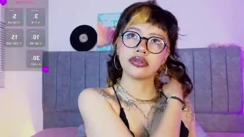 luna_blooms online show from April 2026 11:39:02 AM