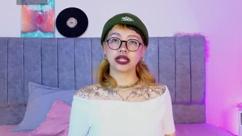 luna_blooms online show from April 2026 12:26:02 PM