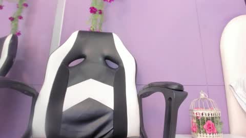 luna_bradley_ online show from February 2026 12:25:01 PM