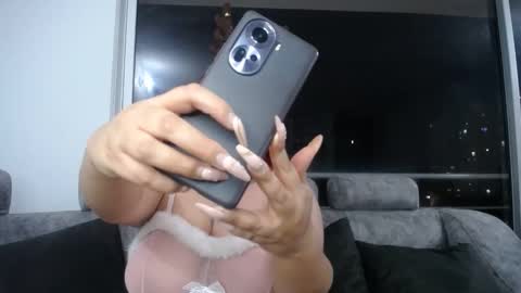 LUNA  online show from November 2025 02:57:02 AM