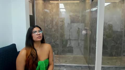 luna  online show from February 2025 11:25:02 AM