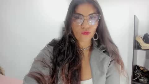 luna  online show from September 2025 11:15:01 AM