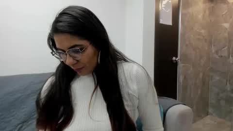 luna  online show from November 2025 11:21:02 AM