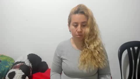lunafantastic online show from February 2025 01:17:02 PM