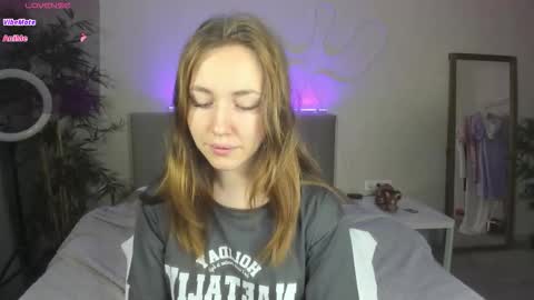 Luna online show from September 2025 11:54:02 PM