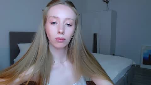 Luna online show from December 2024 10:55:02 PM