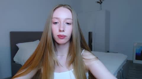 Luna online show from January 2025 10:11:02 PM