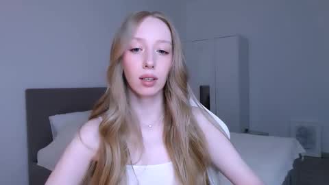 Luna online show from February 2026 09:23:01 PM