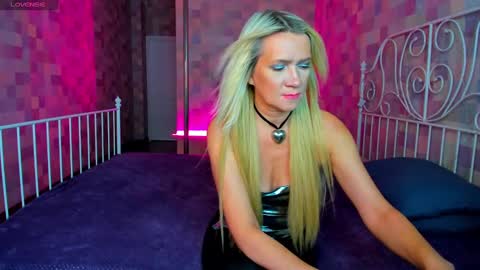 luna_lew1s online show from January 2025 08:13:02 AM