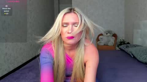 luna_lew1s online show from March 2025 08:21:02 AM