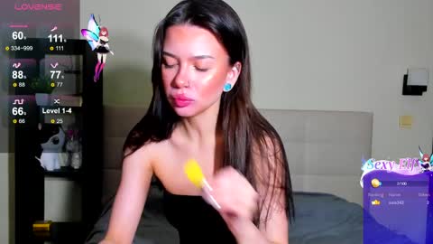 Hi everyone my name is Tina   online show from March 2026 12:15:01 AM