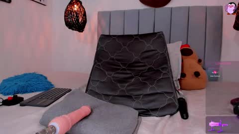 LUNA LOBOO online show from March 2026 08:04:01 AM