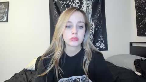 Luna online show from November 2025 05:07:02 AM