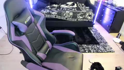 Luna online show from April 2026 06:03:02 AM