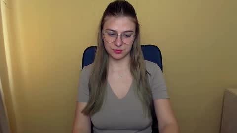 Snapshot of luna_lush_ chatting on September 2025 12:53:01 PM Luna online show from September 2025 12:53:01 PM